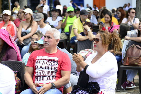 Día de la Familia EPM - 2019
Día de la Familia EPM - 2019
Fecha: Julio 27 2019
Para descargar esta fotografía en alta resolución, haga clic sobre la imagen hasta que la misma se despliegue en la pantalla completa; luego dé clic derecho y elija la opción "guardar imagen como".
En caso de publicación por cualquier medio, solicitamos acompañarla del crédito: "Foto EPM"
Palabras clave: Día de la Familia EPM - 2019