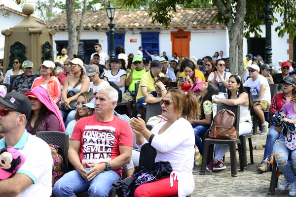 Día de la Familia EPM - 2019
Día de la Familia EPM - 2019
Fecha: Julio 27 2019
Para descargar esta fotografía en alta resolución, haga clic sobre la imagen hasta que la misma se despliegue en la pantalla completa; luego dé clic derecho y elija la opción "guardar imagen como".
En caso de publicación por cualquier medio, solicitamos acompañarla del crédito: "Foto EPM"
Palabras clave: Día de la Familia EPM - 2019