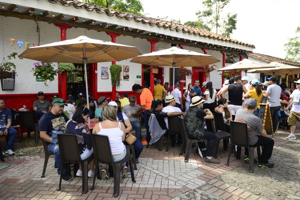 Día de la Familia EPM - 2019
Día de la Familia EPM - 2019
Fecha: Julio 27 2019
Para descargar esta fotografía en alta resolución, haga clic sobre la imagen hasta que la misma se despliegue en la pantalla completa; luego dé clic derecho y elija la opción "guardar imagen como".
En caso de publicación por cualquier medio, solicitamos acompañarla del crédito: "Foto EPM"
Palabras clave: Día de la Familia EPM - 2019