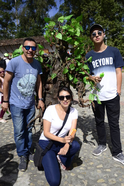 Día de la Familia EPM - 2019
Día de la Familia EPM - 2019
Fecha: Julio 27 2019
Para descargar esta fotografía en alta resolución, haga clic sobre la imagen hasta que la misma se despliegue en la pantalla completa; luego dé clic derecho y elija la opción "guardar imagen como".
En caso de publicación por cualquier medio, solicitamos acompañarla del crédito: "Foto EPM"
Palabras clave: Día de la Familia EPM - 2019