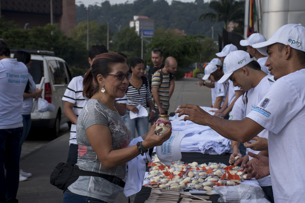 Brigada Comunitaria Interinstitucional
Brigada Comunitaria - Interinstitucional
Fecha: Julio 28 de 2017
Para descargar esta fotografía en alta resolución, haga clic sobre la imagen hasta que la misma se despliegue en la pantalla completa; luego dé clic derecho y elija la opción "guardar imagen como". 
En caso de publicación por cualquier medio, solicitamos acompañarla del crédito: "Foto EPM"
Palabras clave: Brigada Comunitaria Interinstitucional