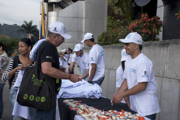 Brigada Comunitaria Interinstitucional
Brigada Comunitaria - Interinstitucional
Fecha: Julio 28 de 2017
Para descargar esta fotografía en alta resolución, haga clic sobre la imagen hasta que la misma se despliegue en la pantalla completa; luego dé clic derecho y elija la opción "guardar imagen como". 
En caso de publicación por cualquier medio, solicitamos acompañarla del crédito: "Foto EPM"
Palabras clave: Brigada Comunitaria Interinstitucional