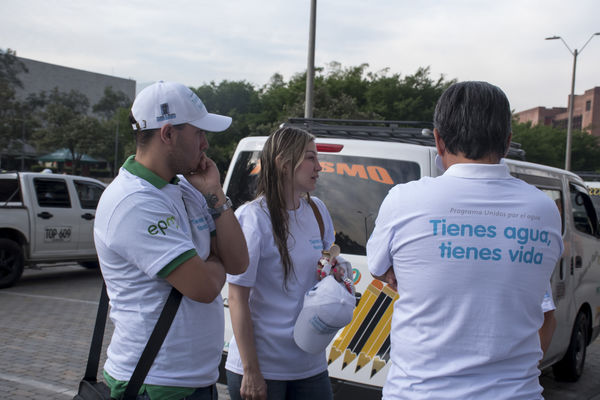 Brigada Comunitaria Interinstitucional
Brigada Comunitaria - Interinstitucional
Fecha: Julio 28 de 2017
Para descargar esta fotografía en alta resolución, haga clic sobre la imagen hasta que la misma se despliegue en la pantalla completa; luego dé clic derecho y elija la opción "guardar imagen como". 
En caso de publicación por cualquier medio, solicitamos acompañarla del crédito: "Foto EPM"
Palabras clave: Brigada Comunitaria Interinstitucional