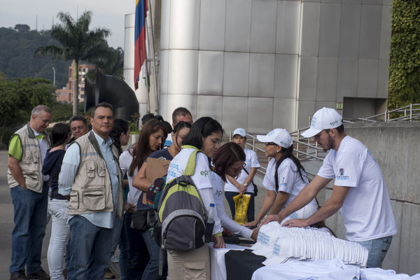 Brigada Comunitaria  Interinstitucional
Brigada Comunitaria - Interinstitucional
Fecha: Julio 28 de 2017
Para descargar esta fotografía en alta resolución, haga clic sobre la imagen hasta que la misma se despliegue en la pantalla completa; luego dé clic derecho y elija la opción "guardar imagen como". 
En caso de publicación por cualquier medio, solicitamos acompañarla del crédito: "Foto EPM"
Palabras clave: Brigada Comunitaria  Interinstitucional