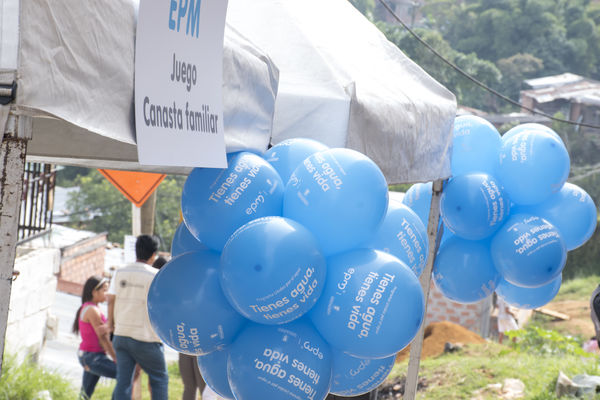 Brigada Comunitaria  Interinstitucional
Brigada Comunitaria - Interinstitucional
Fecha: Julio 28 de 2017
Para descargar esta fotografía en alta resolución, haga clic sobre la imagen hasta que la misma se despliegue en la pantalla completa; luego dé clic derecho y elija la opción "guardar imagen como". 
En caso de publicación por cualquier medio, solicitamos acompañarla del crédito: "Foto EPM"
Palabras clave: Brigada Comunitaria  Interinstitucional