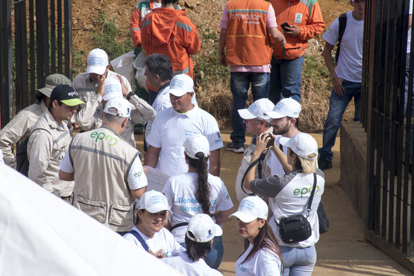 Brigada Comunitaria  Interinstitucional
Brigada Comunitaria - Interinstitucional
Fecha: Julio 28 de 2017
Para descargar esta fotografía en alta resolución, haga clic sobre la imagen hasta que la misma se despliegue en la pantalla completa; luego dé clic derecho y elija la opción "guardar imagen como". 
En caso de publicación por cualquier medio, solicitamos acompañarla del crédito: "Foto EPM"
Palabras clave: Brigada Comunitaria  Interinstitucional