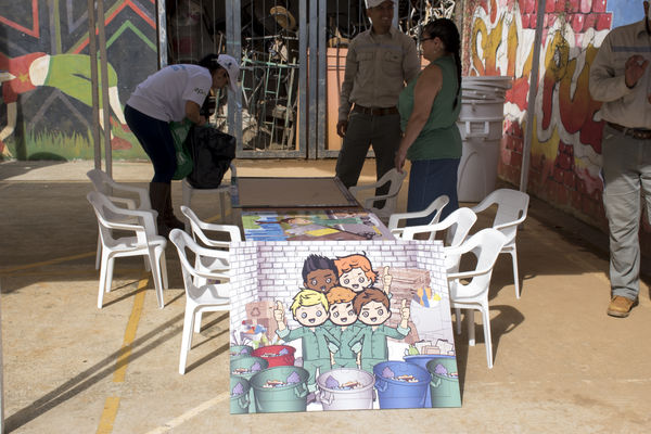 Brigada Comunitaria  Interinstitucional
Brigada Comunitaria - Interinstitucional
Fecha: Julio 28 de 2017
Para descargar esta fotografía en alta resolución, haga clic sobre la imagen hasta que la misma se despliegue en la pantalla completa; luego dé clic derecho y elija la opción "guardar imagen como". 
En caso de publicación por cualquier medio, solicitamos acompañarla del crédito: "Foto EPM"
Palabras clave: Brigada Comunitaria  Interinstitucional