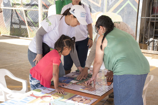 Brigada Comunitaria  Interinstitucional
Brigada Comunitaria - Interinstitucional
Fecha: Julio 28 de 2017
Para descargar esta fotografía en alta resolución, haga clic sobre la imagen hasta que la misma se despliegue en la pantalla completa; luego dé clic derecho y elija la opción "guardar imagen como". 
En caso de publicación por cualquier medio, solicitamos acompañarla del crédito: "Foto EPM"
Palabras clave: Brigada Comunitaria  Interinstitucional
