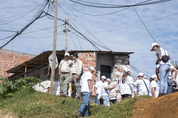 Brigada Comunitaria  Interinstitucional
Brigada Comunitaria - Interinstitucional
Fecha: Julio 28 de 2017
Para descargar esta fotografía en alta resolución, haga clic sobre la imagen hasta que la misma se despliegue en la pantalla completa; luego dé clic derecho y elija la opción "guardar imagen como". 
En caso de publicación por cualquier medio, solicitamos acompañarla del crédito: "Foto EPM"
Palabras clave: Brigada Comunitaria  Interinstitucional