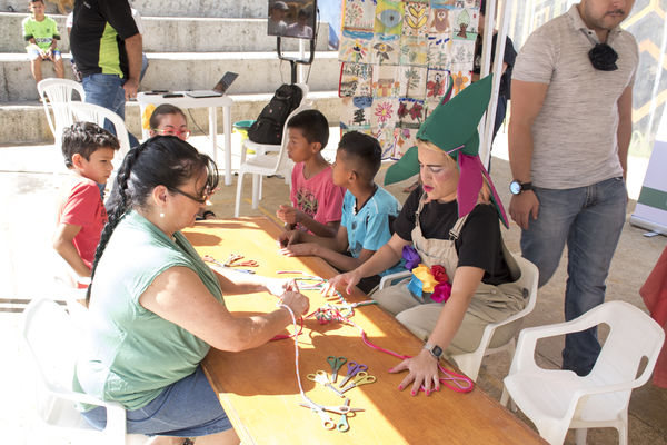 Brigada Comunitaria Interinstitucional
Brigada Comunitaria - Interinstitucional
Fecha: Julio 28 de 2017
Para descargar esta fotografía en alta resolución, haga clic sobre la imagen hasta que la misma se despliegue en la pantalla completa; luego dé clic derecho y elija la opción "guardar imagen como". 
En caso de publicación por cualquier medio, solicitamos acompañarla del crédito: "Foto EPM"
Palabras clave: Brigada Comunitaria Interinstitucional
