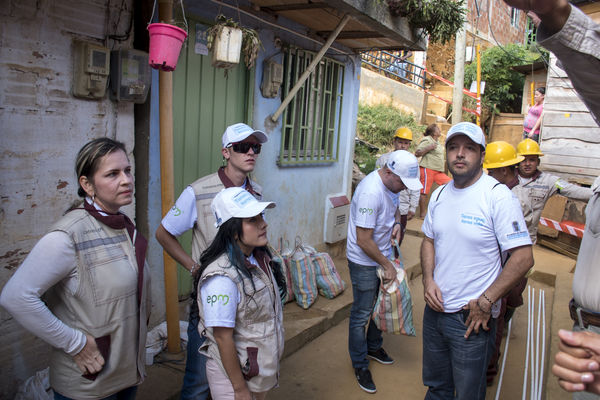 Brigada Comunitaria  Interinstitucional
Brigada Comunitaria - Interinstitucional
Fecha: Julio 28 de 2017
Para descargar esta fotografía en alta resolución, haga clic sobre la imagen hasta que la misma se despliegue en la pantalla completa; luego dé clic derecho y elija la opción "guardar imagen como". 
En caso de publicación por cualquier medio, solicitamos acompañarla del crédito: "Foto EPM"
Palabras clave: Brigada Comunitaria  Interinstitucional