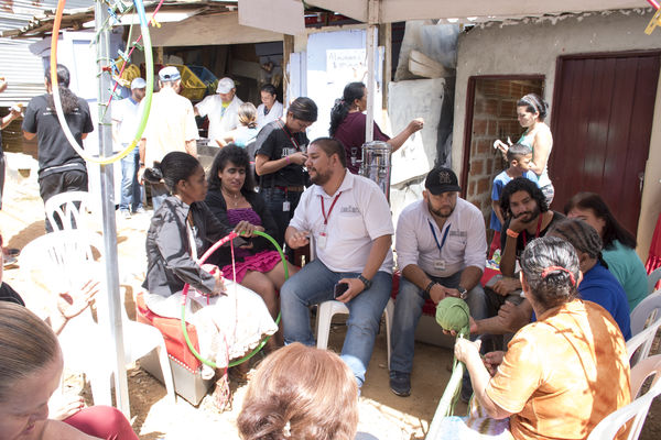 Brigada Comunitaria  Interinstitucional
Brigada Comunitaria - Interinstitucional
Fecha: Julio 28 de 2017
Para descargar esta fotografía en alta resolución, haga clic sobre la imagen hasta que la misma se despliegue en la pantalla completa; luego dé clic derecho y elija la opción "guardar imagen como". 
En caso de publicación por cualquier medio, solicitamos acompañarla del crédito: "Foto EPM"
Palabras clave: Brigada Comunitaria  Interinstitucional