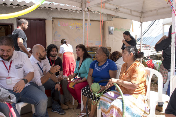 Brigada Comunitaria  Interinstitucional
Brigada Comunitaria - Interinstitucional
Fecha: Julio 28 de 2017
Para descargar esta fotografía en alta resolución, haga clic sobre la imagen hasta que la misma se despliegue en la pantalla completa; luego dé clic derecho y elija la opción "guardar imagen como". 
En caso de publicación por cualquier medio, solicitamos acompañarla del crédito: "Foto EPM"
Palabras clave: Brigada Comunitaria  Interinstitucional