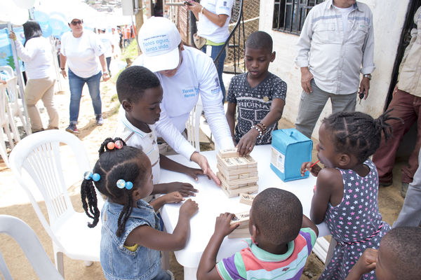 Brigada Comunitaria  Interinstitucional
Brigada Comunitaria - Interinstitucional
Fecha: Julio 28 de 2017
Para descargar esta fotografía en alta resolución, haga clic sobre la imagen hasta que la misma se despliegue en la pantalla completa; luego dé clic derecho y elija la opción "guardar imagen como". 
En caso de publicación por cualquier medio, solicitamos acompañarla del crédito: "Foto EPM"
Palabras clave: Brigada Comunitaria  Interinstitucional