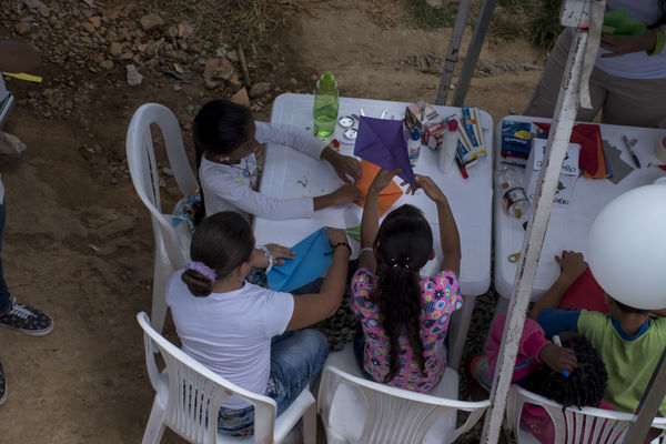 Brigada Comunitaria  Interinstitucional
Brigada Comunitaria - Interinstitucional
Fecha: Julio 28 de 2017
Para descargar esta fotografía en alta resolución, haga clic sobre la imagen hasta que la misma se despliegue en la pantalla completa; luego dé clic derecho y elija la opción "guardar imagen como". 
En caso de publicación por cualquier medio, solicitamos acompañarla del crédito: "Foto EPM"
Palabras clave: Brigada Comunitaria  Interinstitucional