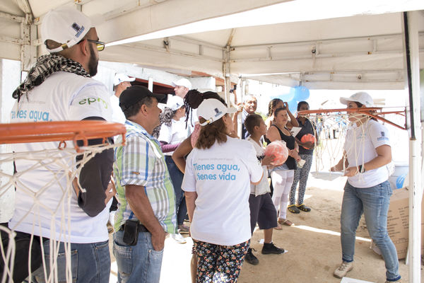 Brigada Comunitaria Interinstitucional
Brigada Comunitaria - Interinstitucional
Fecha: Julio 28 de 2017
Para descargar esta fotografía en alta resolución, haga clic sobre la imagen hasta que la misma se despliegue en la pantalla completa; luego dé clic derecho y elija la opción "guardar imagen como". 
En caso de publicación por cualquier medio, solicitamos acompañarla del crédito: "Foto EPM"
Palabras clave: Brigada Comunitaria Interinstitucional