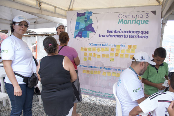 Brigada Comunitaria Interinstitucional
Brigada Comunitaria - Interinstitucional
Fecha: Julio 28 de 2017
Para descargar esta fotografía en alta resolución, haga clic sobre la imagen hasta que la misma se despliegue en la pantalla completa; luego dé clic derecho y elija la opción "guardar imagen como". 
En caso de publicación por cualquier medio, solicitamos acompañarla del crédito: "Foto EPM"
Palabras clave: Brigada Comunitaria Interinstitucional