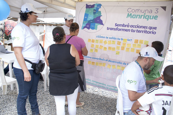 Brigada Comunitaria Interinstitucional
Brigada Comunitaria - Interinstitucional
Fecha: Julio 28 de 2017
Para descargar esta fotografía en alta resolución, haga clic sobre la imagen hasta que la misma se despliegue en la pantalla completa; luego dé clic derecho y elija la opción "guardar imagen como". 
En caso de publicación por cualquier medio, solicitamos acompañarla del crédito: "Foto EPM"
Palabras clave: Brigada Comunitaria Interinstitucional