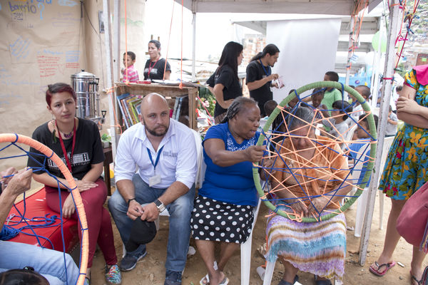 Brigada Comunitaria Interinstitucional
Brigada Comunitaria - Interinstitucional
Fecha: Julio 28 de 2017
Para descargar esta fotografía en alta resolución, haga clic sobre la imagen hasta que la misma se despliegue en la pantalla completa; luego dé clic derecho y elija la opción "guardar imagen como". 
En caso de publicación por cualquier medio, solicitamos acompañarla del crédito: "Foto EPM"
Palabras clave: Brigada Comunitaria Interinstitucional