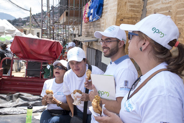 Brigada Comunitaria Interinstitucional
Brigada Comunitaria - Interinstitucional
Fecha: Julio 28 de 2017
Para descargar esta fotografía en alta resolución, haga clic sobre la imagen hasta que la misma se despliegue en la pantalla completa; luego dé clic derecho y elija la opción "guardar imagen como". 
En caso de publicación por cualquier medio, solicitamos acompañarla del crédito: "Foto EPM"
Palabras clave: Brigada Comunitaria Interinstitucional