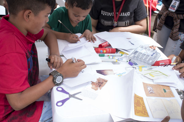 Brigada Comunitaria Interinstitucional
Brigada Comunitaria - Interinstitucional
Fecha: Julio 28 de 2017
Para descargar esta fotografía en alta resolución, haga clic sobre la imagen hasta que la misma se despliegue en la pantalla completa; luego dé clic derecho y elija la opción "guardar imagen como". 
En caso de publicación por cualquier medio, solicitamos acompañarla del crédito: "Foto EPM"
Palabras clave: Brigada Comunitaria Interinstitucional