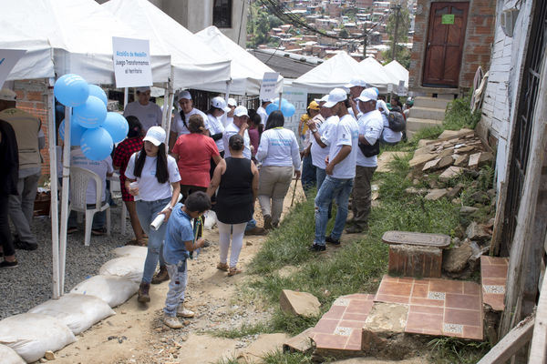 Brigada Comunitaria Interinstitucional
Brigada Comunitaria - Interinstitucional
Fecha: Julio 28 de 2017
Para descargar esta fotografía en alta resolución, haga clic sobre la imagen hasta que la misma se despliegue en la pantalla completa; luego dé clic derecho y elija la opción "guardar imagen como". 
En caso de publicación por cualquier medio, solicitamos acompañarla del crédito: "Foto EPM"
Palabras clave: Brigada Comunitaria Interinstitucional