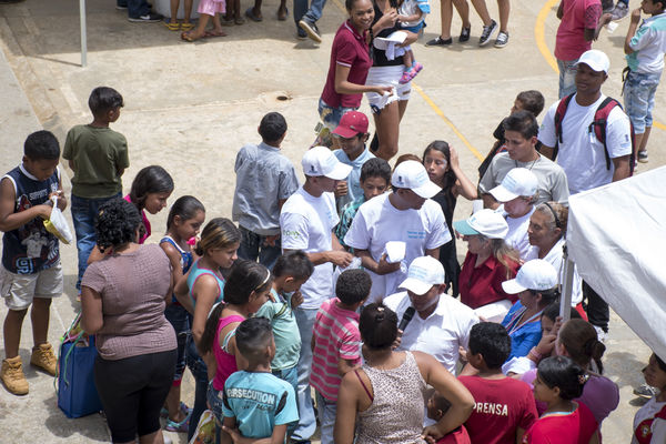 Brigada Comunitaria Interinstitucional
Brigada Comunitaria - Interinstitucional
Fecha: Julio 28 de 2017
Para descargar esta fotografía en alta resolución, haga clic sobre la imagen hasta que la misma se despliegue en la pantalla completa; luego dé clic derecho y elija la opción "guardar imagen como". 
En caso de publicación por cualquier medio, solicitamos acompañarla del crédito: "Foto EPM"
Palabras clave: Brigada Comunitaria Interinstitucional