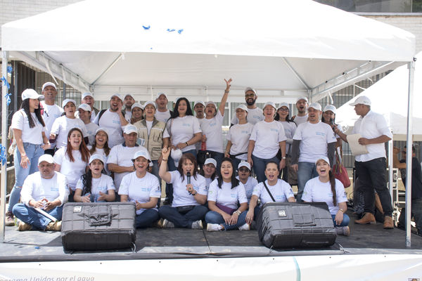 Brigada Comunitaria Interinstitucional
Brigada Comunitaria - Interinstitucional
Fecha: Julio 28 de 2017
Para descargar esta fotografía en alta resolución, haga clic sobre la imagen hasta que la misma se despliegue en la pantalla completa; luego dé clic derecho y elija la opción "guardar imagen como". 
En caso de publicación por cualquier medio, solicitamos acompañarla del crédito: "Foto EPM"
Palabras clave: Brigada Comunitaria Interinstitucional