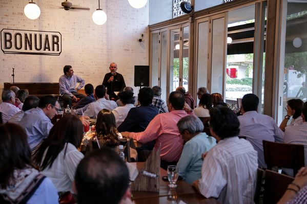 III Encuentro de Directivos Grupo EPM (Día 1) 
III Encuentro de Directivos Grupo EPM (Día 1)     
Fecha: Julio 29 de 2015. Lugar: Medellín - Restaurante Bonuar
Para descargar esta fotografía en alta resolución, haga clic sobre la imagen hasta que la misma se despliegue en la pantalla completa; luego dé clic derecho y elija la opción "guardar imagen como". 
En caso de publicación por cualquier medio, solicitamos acompañarla del crédito: "Foto EPM"
Palabras clave: III Encuentro Directivos Grupo EPM
