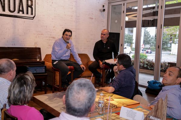 III Encuentro de Directivos Grupo EPM (Día 1) 
III Encuentro de Directivos Grupo EPM (Día 1)     
Fecha: Julio 29 de 2015. Lugar: Medellín - Restaurante Bonuar
Para descargar esta fotografía en alta resolución, haga clic sobre la imagen hasta que la misma se despliegue en la pantalla completa; luego dé clic derecho y elija la opción "guardar imagen como". 
En caso de publicación por cualquier medio, solicitamos acompañarla del crédito: "Foto EPM"
Palabras clave: III Encuentro Directivos Grupo EPM