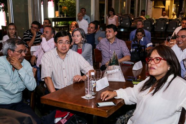 III Encuentro de Directivos Grupo EPM (Día 1)     
Fecha: Julio 29 de 2015. Lugar: Medellín - Restaurante Bonuar
Para descargar esta fotografía en alta resolución, haga clic sobre la imagen hasta que la misma se despliegue en la pantalla completa; luego dé clic derecho y elija la opción "guardar imagen como". 
En caso de publicación por cualquier medio, solicitamos acompañarla del crédito: "Foto EPM"
Palabras clave: III Encuentro Directivos Grupo EPM