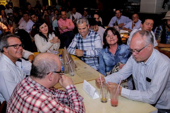 III Encuentro de Directivos Grupo EPM (Día 1)
III Encuentro de Directivos Grupo EPM (Día 1)     
Fecha: Julio 29 de 2015. Lugar: Medellín - Restaurante Bonuar
Para descargar esta fotografía en alta resolución, haga clic sobre la imagen hasta que la misma se despliegue en la pantalla completa; luego dé clic derecho y elija la opción "guardar imagen como". 
En caso de publicación por cualquier medio, solicitamos acompañarla del crédito: "Foto EPM"
Palabras clave: III Encuentro Directivos Grupo EPM