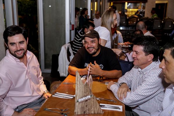 III Encuentro de Directivos Grupo EPM (Día 1)
III Encuentro de Directivos Grupo EPM (Día 1)     
Fecha: Julio 29 de 2015. Lugar: Medellín - Restaurante Bonuar
Para descargar esta fotografía en alta resolución, haga clic sobre la imagen hasta que la misma se despliegue en la pantalla completa; luego dé clic derecho y elija la opción "guardar imagen como". 
En caso de publicación por cualquier medio, solicitamos acompañarla del crédito: "Foto EPM"
Palabras clave: III Encuentro Directivos Grupo EPM