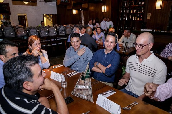 III Encuentro de Directivos Grupo EPM (Día 1)
III Encuentro de Directivos Grupo EPM (Día 1)     
Fecha: Julio 29 de 2015. Lugar: Medellín - Restaurante Bonuar
Para descargar esta fotografía en alta resolución, haga clic sobre la imagen hasta que la misma se despliegue en la pantalla completa; luego dé clic derecho y elija la opción "guardar imagen como". 
En caso de publicación por cualquier medio, solicitamos acompañarla del crédito: "Foto EPM"
Palabras clave: III Encuentro Directivos Grupo EPM