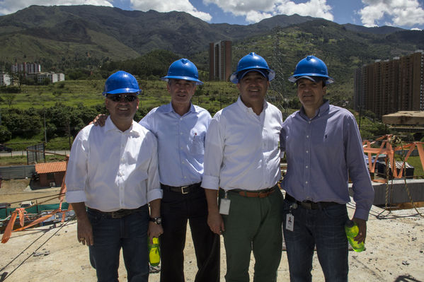 Visita del Gerente y Alcalde a Planta Bello
Visita del Gerente y Alcalde a Planta Bello
Fecha: Julio 3 de 2014
Para descargar esta fotografía en alta resolución, haga clic sobre la imagen hasta que la misma se despliegue en la pantalla completa; luego dé clic derecho y elija la opción "guardar imagen como". 
En caso de publicación por cualquier medio, solicitamos acompañarla del crédito: "Foto EPM"
Palabras clave: Visita Gerente Alcalde Planta Bello