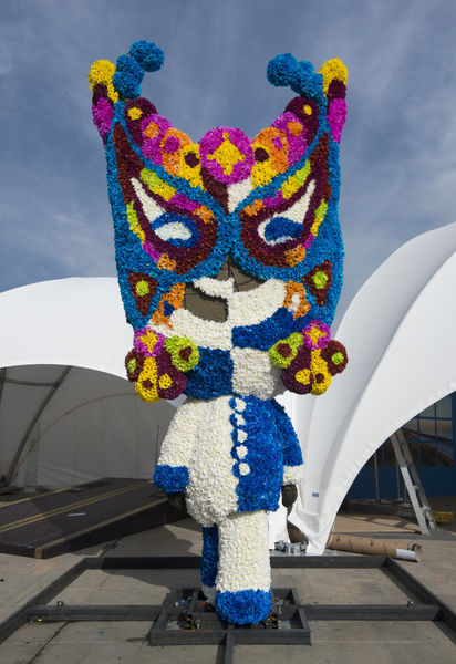 Gigantes de Flores 2015
Gigantes de Flores 2015
Fecha: Julio 31 de 2015. 
Para descargar esta fotografía en alta resolución, haga clic sobre la imagen hasta que la misma se despliegue en la pantalla completa; luego dé clic derecho y elija la opción "guardar imagen como". 
En caso de publicación por cualquier medio, solicitamos acompañarla del crédito: "Foto EPM"
Palabras clave: Gigantes Flores 2015