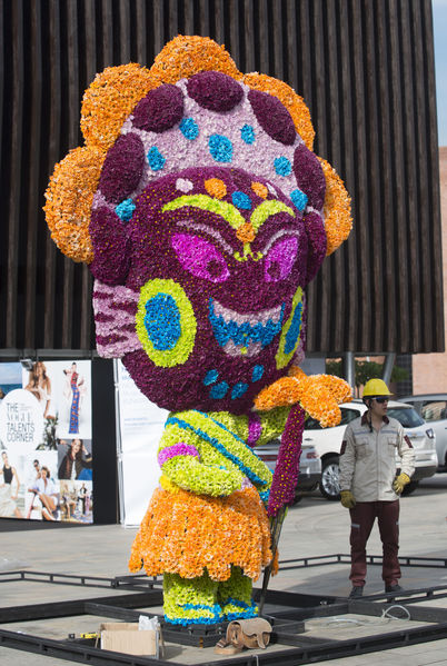 Gigantes de Flores 2015
Gigantes de Flores 2015
Fecha: Julio 31 de 2015. 
Para descargar esta fotografía en alta resolución, haga clic sobre la imagen hasta que la misma se despliegue en la pantalla completa; luego dé clic derecho y elija la opción "guardar imagen como". 
En caso de publicación por cualquier medio, solicitamos acompañarla del crédito: "Foto EPM"
Palabras clave: Gigantes Flores 2015