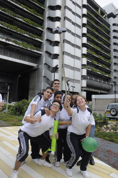 Premiación del concurso Misión Cuidamundos por el Agua 
Premiación del concurso Misión Cuidamundos por el Agua      
Fecha: Julio 30 de 2015. Lugar: Medellín – Edificio EPM Auditorio Himerio Pérez López
Para descargar esta fotografía en alta resolución, haga clic sobre la imagen hasta que la misma se despliegue en la pantalla completa; luego dé clic derecho y elija la opción "guardar imagen como". 
En caso de publicación por cualquier medio, solicitamos acompañarla del crédito: "Foto EPM"
Palabras clave: Premiación concurso Misión Cuidamundos  Agua