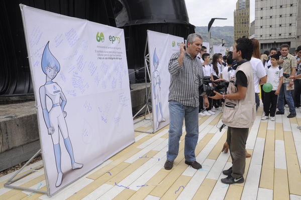 Premiación del concurso Misión Cuidamundos por el Agua
Premiación del concurso Misión Cuidamundos por el Agua       
Fecha: Julio 30 de 2015. Lugar: Medellín – Edificio EPM Auditorio Himerio Pérez López
Para descargar esta fotografía en alta resolución, haga clic sobre la imagen hasta que la misma se despliegue en la pantalla completa; luego dé clic derecho y elija la opción "guardar imagen como". 
En caso de publicación por cualquier medio, solicitamos acompañarla del crédito: "Foto EPM"
Palabras clave: Premiación concurso Misión Cuidamundos Agua