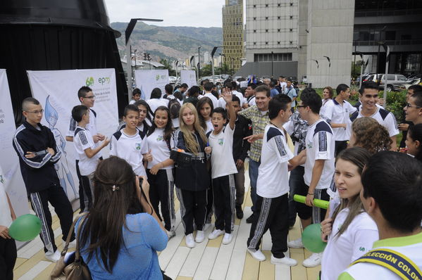 Premiación del concurso Misión Cuidamundos por el Agua
Premiación del concurso Misión Cuidamundos por el Agua       
Fecha: Julio 30 de 2015. Lugar: Medellín – Edificio EPM Auditorio Himerio Pérez López
Para descargar esta fotografía en alta resolución, haga clic sobre la imagen hasta que la misma se despliegue en la pantalla completa; luego dé clic derecho y elija la opción "guardar imagen como". 
En caso de publicación por cualquier medio, solicitamos acompañarla del crédito: "Foto EPM"
Palabras clave: Premiación concurso Misión Cuidamundos Agua