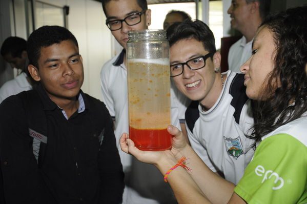 Premiación del concurso Misión Cuidamundos por el Agua
Premiación del concurso Misión Cuidamundos por el Agua       
Fecha: Julio 30 de 2015. Lugar: Medellín – Edificio EPM Auditorio Himerio Pérez López
Para descargar esta fotografía en alta resolución, haga clic sobre la imagen hasta que la misma se despliegue en la pantalla completa; luego dé clic derecho y elija la opción "guardar imagen como". 
En caso de publicación por cualquier medio, solicitamos acompañarla del crédito: "Foto EPM"
Palabras clave: Premiación concurso Misión Cuidamundos Agua