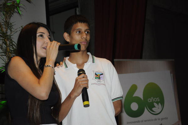 Premiación del concurso Misión Cuidamundos por el Agua
Premiación del concurso Misión Cuidamundos por el Agua       
Fecha: Julio 30 de 2015. Lugar: Medellín – Edificio EPM Auditorio Himerio Pérez López
Para descargar esta fotografía en alta resolución, haga clic sobre la imagen hasta que la misma se despliegue en la pantalla completa; luego dé clic derecho y elija la opción "guardar imagen como". 
En caso de publicación por cualquier medio, solicitamos acompañarla del crédito: "Foto EPM"
Palabras clave: Premiación concurso Misión Cuidamundos Agua