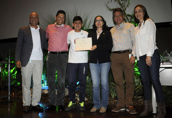 Premiación del concurso Misión Cuidamundos por el Agua
Premiación del concurso Misión Cuidamundos por el Agua       
Fecha: Julio 30 de 2015. Lugar: Medellín – Edificio EPM Auditorio Himerio Pérez López
Para descargar esta fotografía en alta resolución, haga clic sobre la imagen hasta que la misma se despliegue en la pantalla completa; luego dé clic derecho y elija la opción "guardar imagen como". 
En caso de publicación por cualquier medio, solicitamos acompañarla del crédito: "Foto EPM"
Palabras clave: Premiación concurso Misión Cuidamundos Agua