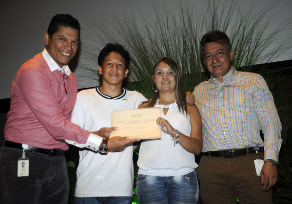 Premiación del concurso Misión Cuidamundos por el Agua
Premiación del concurso Misión Cuidamundos por el Agua       
Fecha: Julio 30 de 2015. Lugar: Medellín – Edificio EPM Auditorio Himerio Pérez López
Para descargar esta fotografía en alta resolución, haga clic sobre la imagen hasta que la misma se despliegue en la pantalla completa; luego dé clic derecho y elija la opción "guardar imagen como". 
En caso de publicación por cualquier medio, solicitamos acompañarla del crédito: "Foto EPM"
Palabras clave: Premiación concurso Misión Cuidamundos Agua