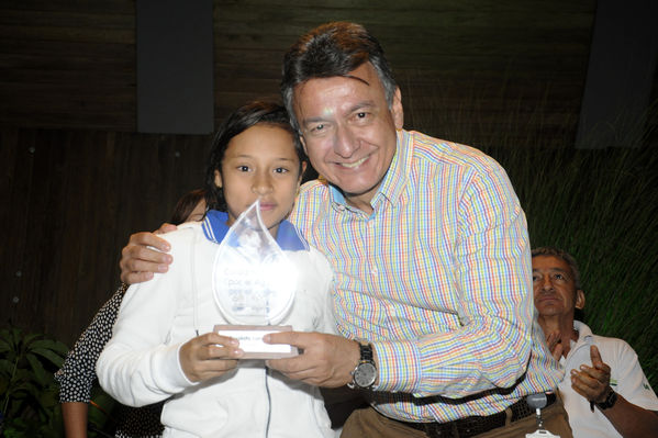 Premiación del concurso Misión Cuidamundos por el Agua
Premiación del concurso Misión Cuidamundos por el Agua       
Fecha: Julio 30 de 2015. Lugar: Medellín – Edificio EPM Auditorio Himerio Pérez López
Para descargar esta fotografía en alta resolución, haga clic sobre la imagen hasta que la misma se despliegue en la pantalla completa; luego dé clic derecho y elija la opción "guardar imagen como". 
En caso de publicación por cualquier medio, solicitamos acompañarla del crédito: "Foto EPM"
Palabras clave: Premiación concurso Misión Cuidamundos Agua