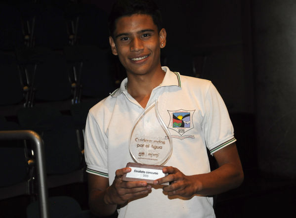 Premiación del concurso Misión Cuidamundos por el Agua
Premiación del concurso Misión Cuidamundos por el Agua       
Fecha: Julio 30 de 2015. Lugar: Medellín – Edificio EPM Auditorio Himerio Pérez López
Para descargar esta fotografía en alta resolución, haga clic sobre la imagen hasta que la misma se despliegue en la pantalla completa; luego dé clic derecho y elija la opción "guardar imagen como". 
En caso de publicación por cualquier medio, solicitamos acompañarla del crédito: "Foto EPM"
Palabras clave: Premiación concurso Misión Cuidamundos Agua