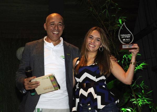 Premiación del concurso Misión Cuidamundos por el Agua
Premiación del concurso Misión Cuidamundos por el Agua       
Fecha: Julio 30 de 2015. Lugar: Medellín – Edificio EPM Auditorio Himerio Pérez López
Para descargar esta fotografía en alta resolución, haga clic sobre la imagen hasta que la misma se despliegue en la pantalla completa; luego dé clic derecho y elija la opción "guardar imagen como". 
En caso de publicación por cualquier medio, solicitamos acompañarla del crédito: "Foto EPM"
Palabras clave: Premiación concurso Misión Cuidamundos Agua