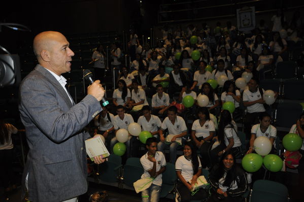 Premiación del concurso Misión Cuidamundos por el Agua
Premiación del concurso Misión Cuidamundos por el Agua       
Fecha: Julio 30 de 2015. Lugar: Medellín – Edificio EPM Auditorio Himerio Pérez López
Para descargar esta fotografía en alta resolución, haga clic sobre la imagen hasta que la misma se despliegue en la pantalla completa; luego dé clic derecho y elija la opción "guardar imagen como". 
En caso de publicación por cualquier medio, solicitamos acompañarla del crédito: "Foto EPM"
Palabras clave: Premiación concurso Misión Cuidamundos Agua