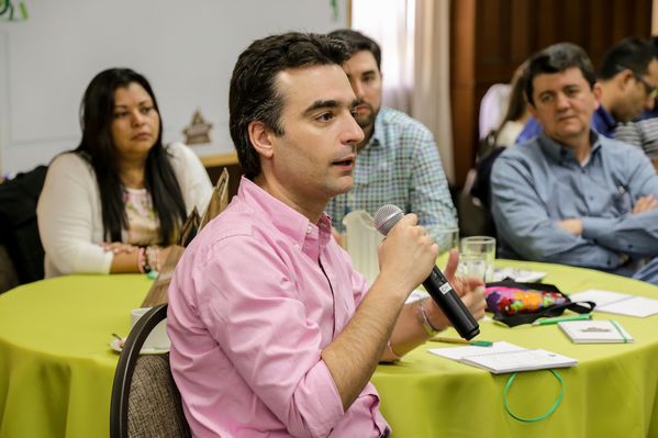 III Encuentro de Directivos Grupo EPM (Día 3)
III Encuentro de Directivos Grupo EPM (Día 3)      
Fecha: Julio 31 de 2015. Lugar: Hotel Las Lomas (Rionegro)
Para descargar esta fotografía en alta resolución, haga clic sobre la imagen hasta que la misma se despliegue en la pantalla completa; luego dé clic derecho y elija la opción "guardar imagen como". 
En caso de publicación por cualquier medio, solicitamos acompañarla del crédito: "Foto EPM"
Palabras clave: III Encuentro Directivos Grupo EPM