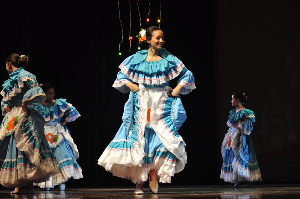 Festival Cultural Intercomunas EPM
Festival Cultural Intercomunas EPM
Fecha: Julio 4  de 2013. Lugar: Teatro Pablo Tobón Uribe
Para descargar esta fotografía en alta resolución, haga clic sobre la imagen hasta que la misma se despliegue en la pantalla completa; luego dé clic derecho y elija la opción "guardar imagen como". 
En caso de publicación por cualquier medio, solicitamos acompañarla del crédito: "Cortesía EPM".
Palabras clave: Festival Cultural Intercomunas EPM